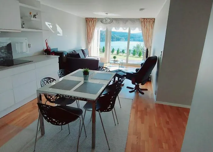 Bjornestrand Fjordside View Apartmán *