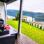 Bjornestrand Fjordside View Apartment Bergen