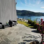 Bjornestrand Fjordside View アパート