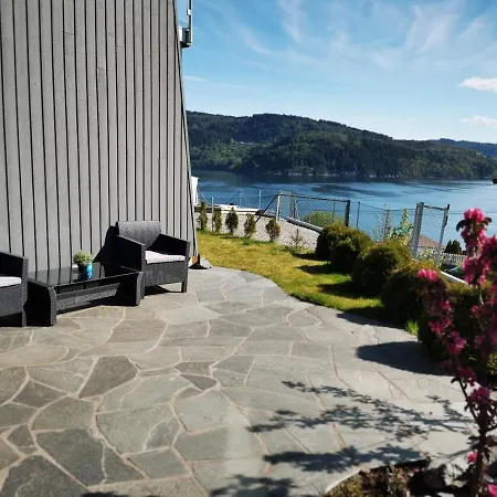 Bjornestrand Fjordside View Apartment