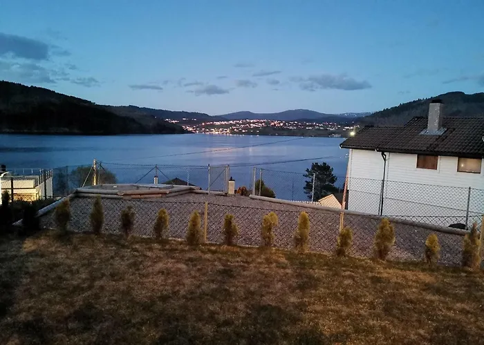 Lägenhet Bjornestrand Fjordside View Bergen